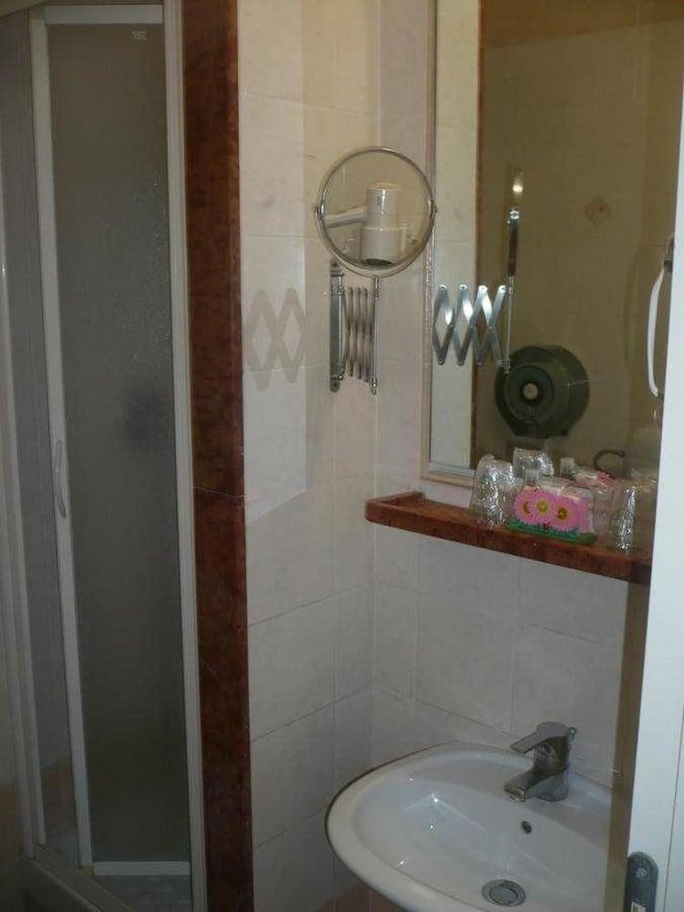 Hotel Bergamo Rome Bagian luar foto