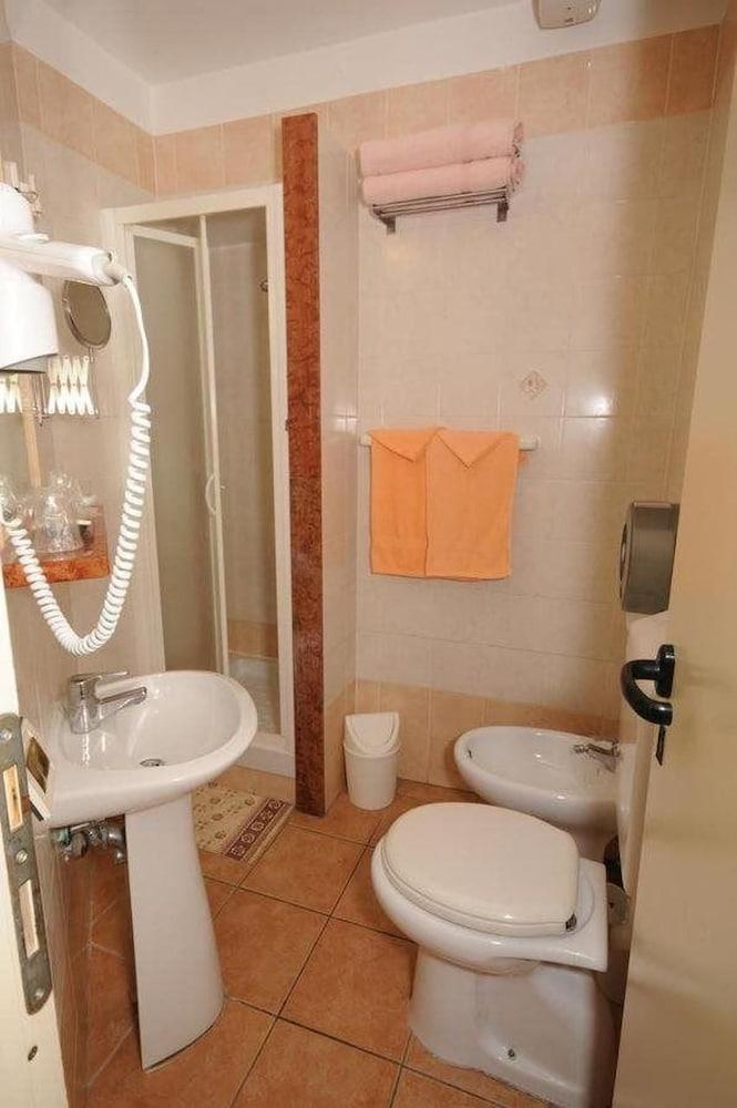 Hotel Bergamo Rome Bagian luar foto