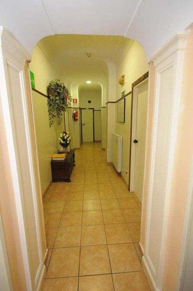 Hotel Bergamo Rome Bagian luar foto